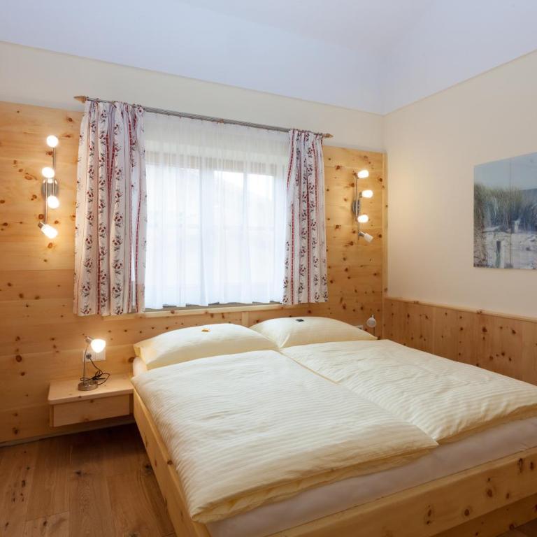 Gut Mitterlehen - Two-Bedroom Apartment with Balcony without Breakfast - 12