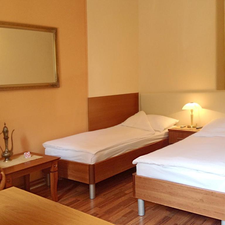 Shangri La Mansion - Twin Room - 3