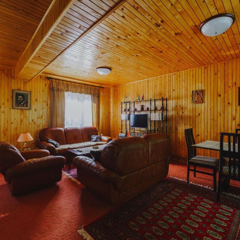 Highlander's House - Three-Bedroom House - 2
