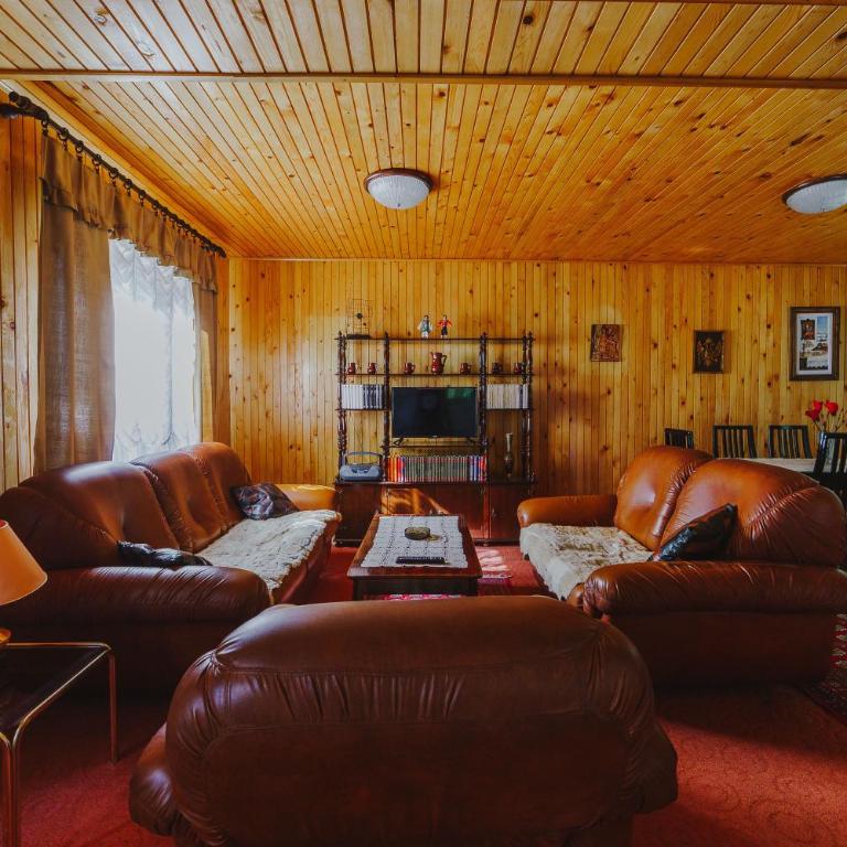Highlander's House - Three-Bedroom House - 3