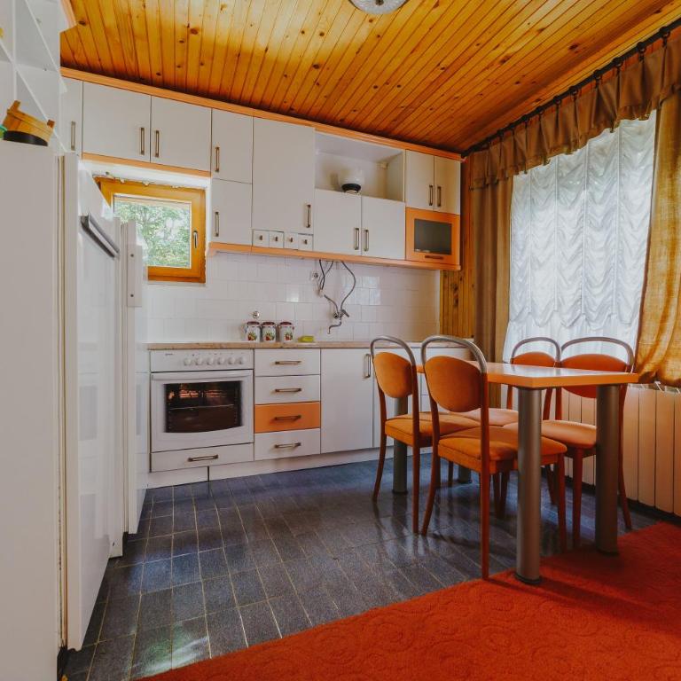 Highlander's House - Three-Bedroom House - 5