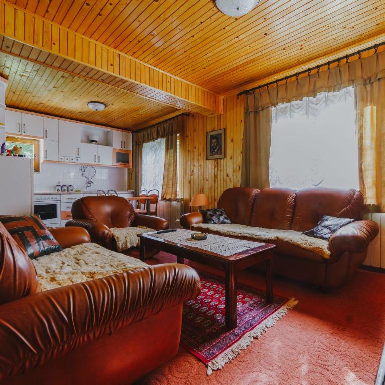 Highlander's House - Three-Bedroom House - 9