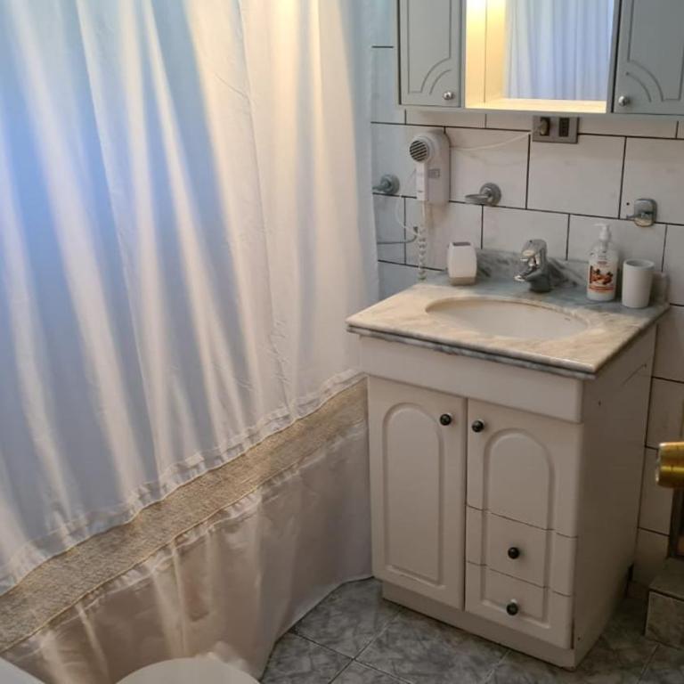 Vista al volcán con tinaja y río en Conguillío - Casa de 3 dormitorios - 22