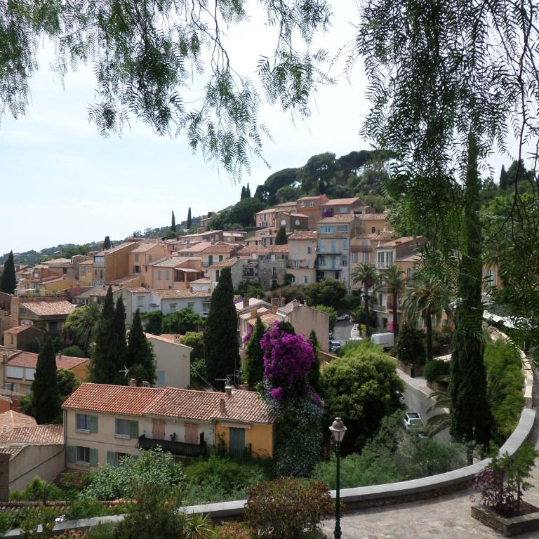 T2 Terrasse, Bormes Les Mimosas La Faviere, 5 Pers, 5 mn à pieds des plages et commerces - Appartement 1 Chambre - 23