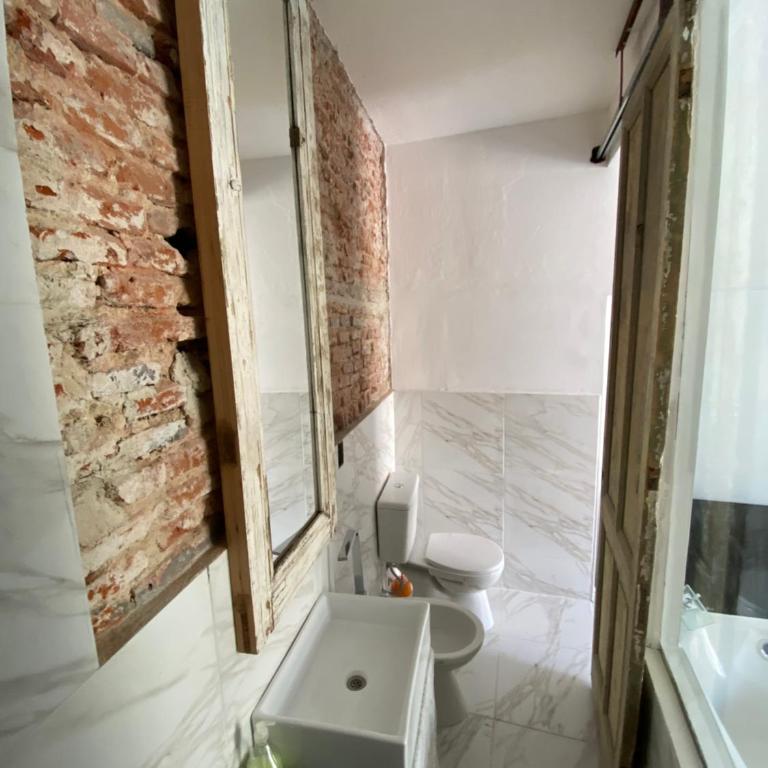 Bardot Hostel - Deluxe Suite with Spa Bath - 5