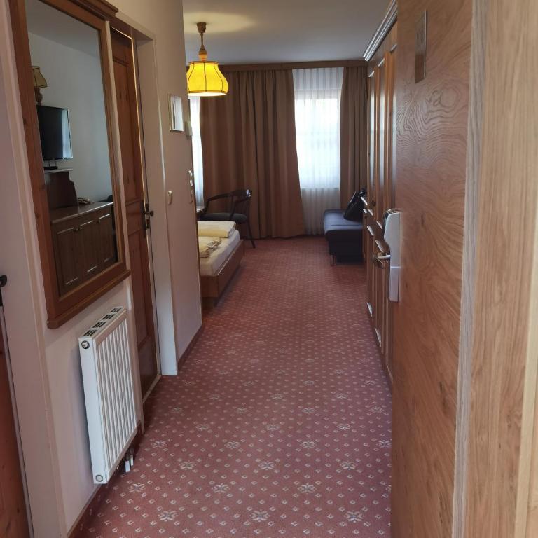 Hotel Kroneck - Standard Doppelzimmer ohne Balkon - 3