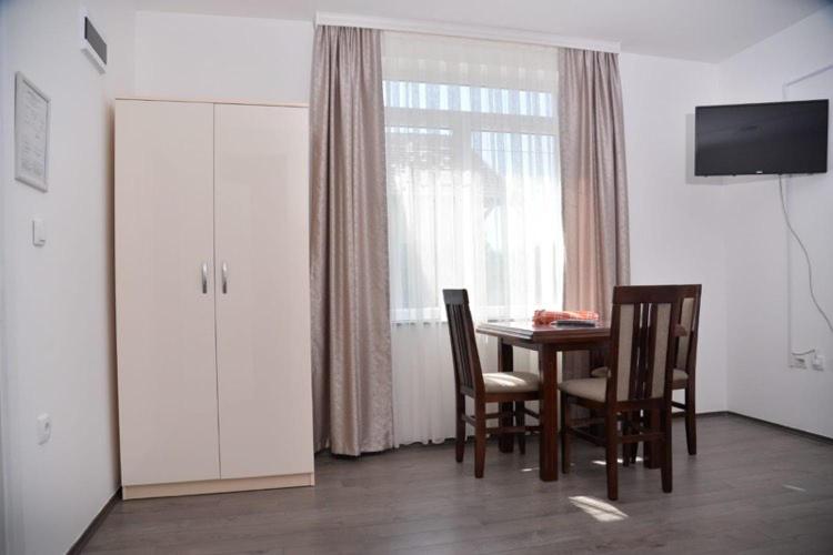 Apartmani Milovanović - Two-Bedroom Apartment - 6