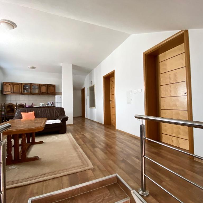 BIG Apartment 3 Bedrooms - Three-Bedroom Apartment - 18