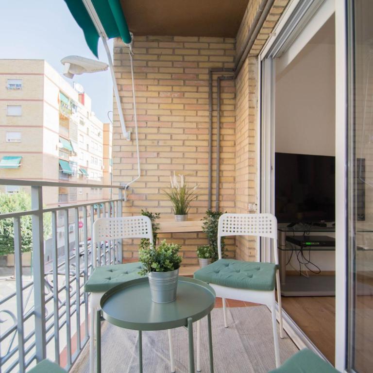 Piso Estadio de los Carmenes - Three-Bedroom Apartment - 14