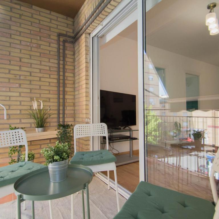 Piso Estadio de los Carmenes - Three-Bedroom Apartment - 43