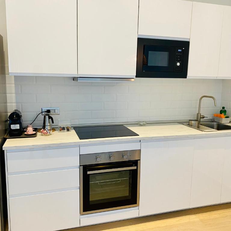 Modern City Apartment - Appartamento con 2 Camere da Letto - 19