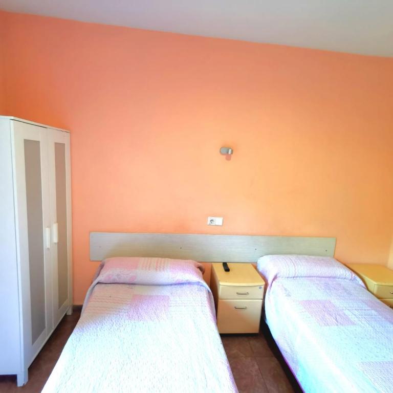 Casa de Huespedes La Asturiana - Habitación Doble con baño compartido - 1 o 2 camas - 2