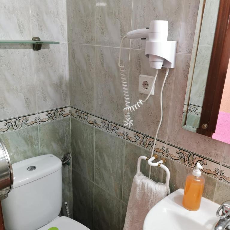 Casa de Huespedes La Asturiana - Habitación Doble con baño privado - 7