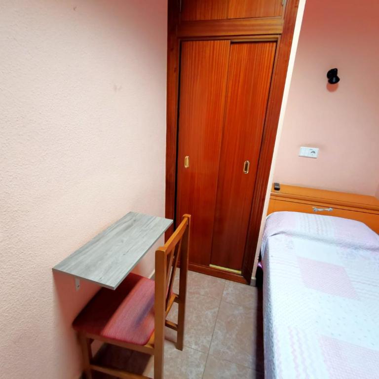 Casa de Huespedes La Asturiana - Habitación Individual con baño compartido - 5