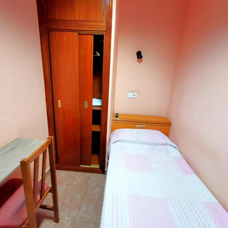 Casa de Huespedes La Asturiana - Habitación Individual con baño compartido - 2