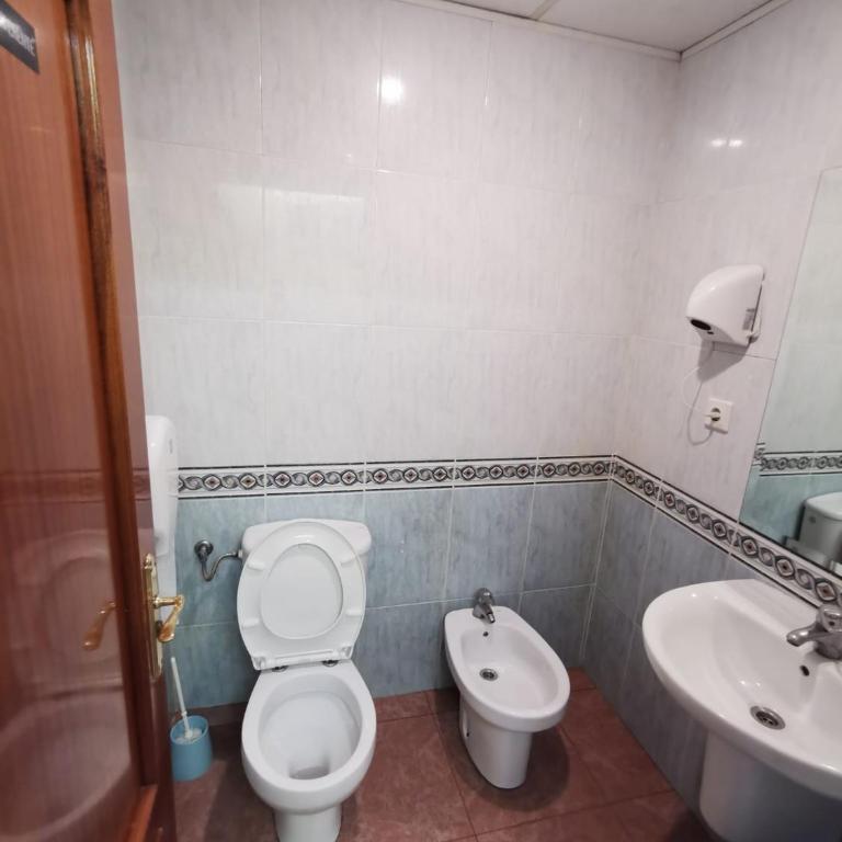 Casa de Huespedes La Asturiana - Habitación Individual con baño compartido - 8