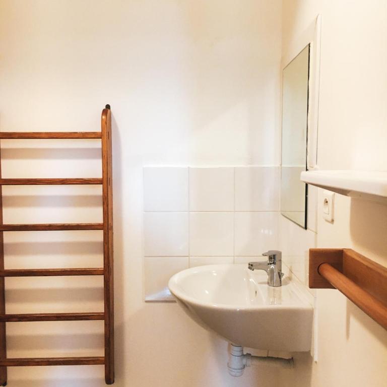 Auberge de Jeunesse HI Serre-Chevalier - Lit dans Dortoir pour Hommes de 4 Lits - 7