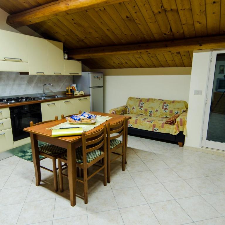 Casa Vacanza AcquaMarina - Appartamento con 2 Camere da Letto e con Vista Montagna - 1