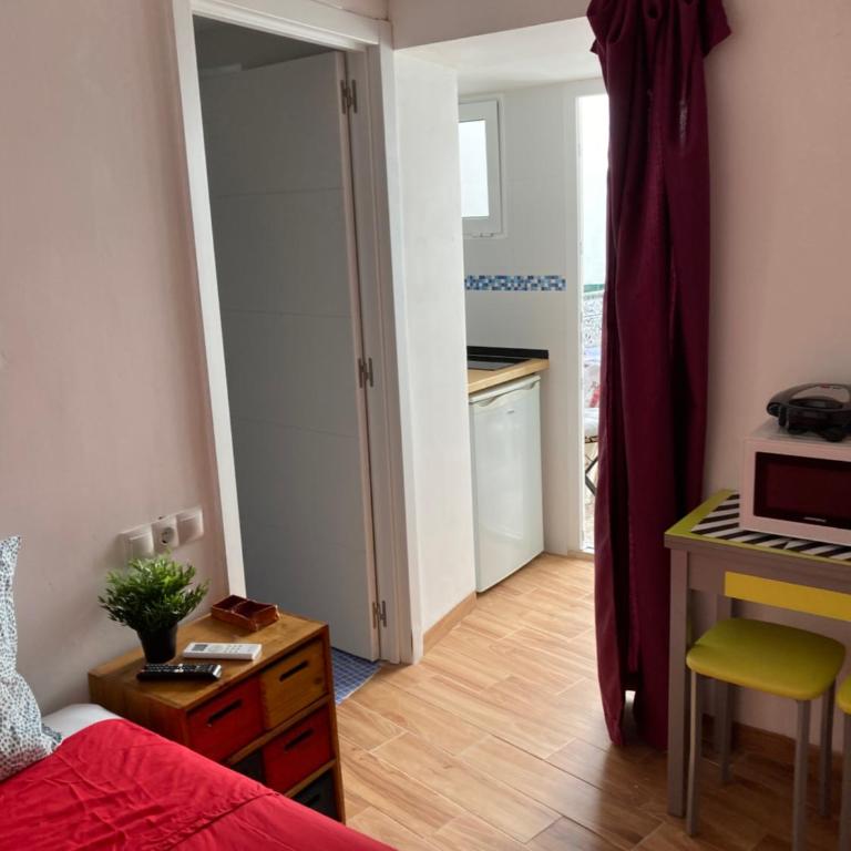 Malagueña Salerosa "Apartamento - estudio con terraza" En casa típica de 1 a 4 dormitorios - Apartamento Estudio con terraza o patio privados - 58