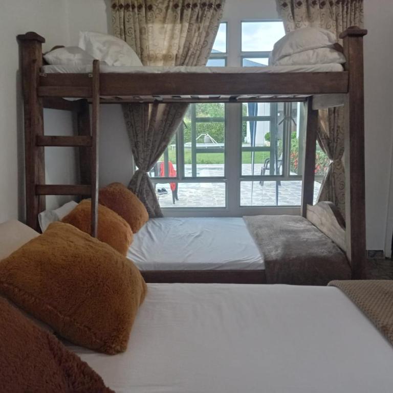 Hermosa Casa de campo grande con aire acon,wifi,piscina,billar !villa ensueño ! - Casa de 3 dormitorios - 56