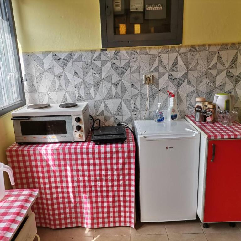 Kuca za odmor Simic - Osnovna Trokrevetna Soba sa Zajedničkim Kupatilom - 2