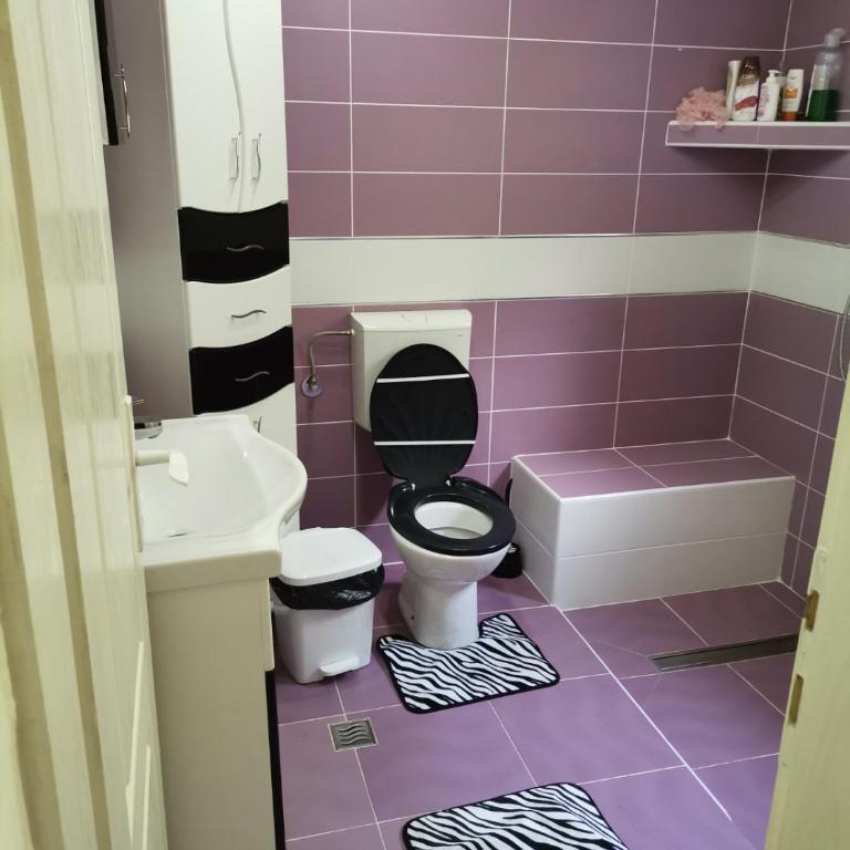 Kuca za odmor Simic - Osnovna Trokrevetna Soba sa Zajedničkim Kupatilom - 7