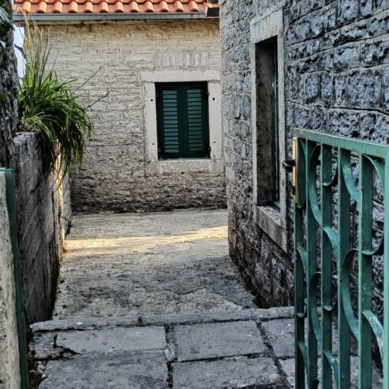 Old house Djurovic - Two-Bedroom House - 11