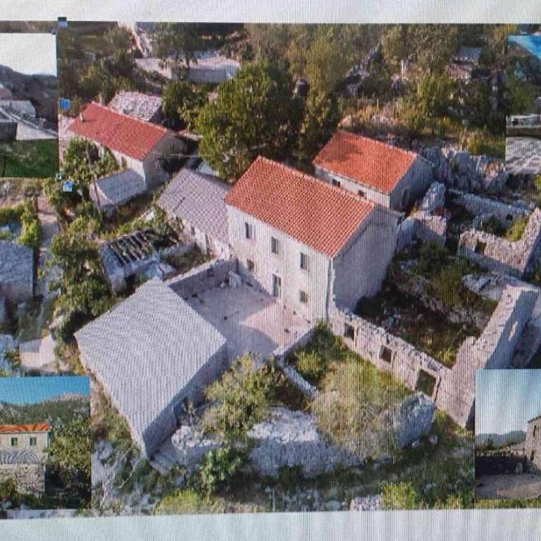 Old house Djurovic - Two-Bedroom House - 32