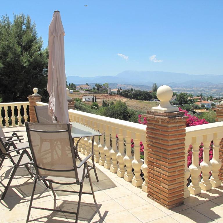 Alhaurin holiday villa - Three-Bedroom Villa - 8