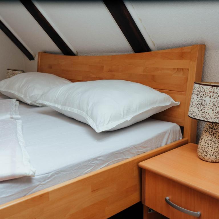 Prenoćište/Restoran Lovac - Twin Room with Balcony - 2