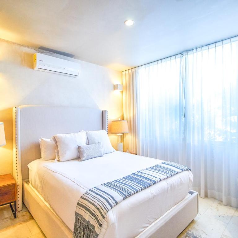 Eco-chic Design Condos Wrapped in Nature's Elements by Stella Rentals - Apartamento Ático - 10
