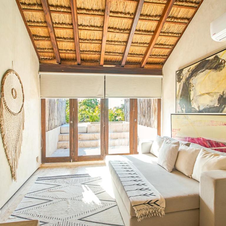 Eco-chic Design Condos Wrapped in Nature's Elements by Stella Rentals - Apartamento Ático - 1