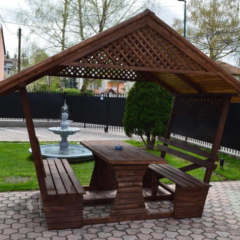 Apartmani Pejton Ilidza - Three-Bedroom Apartment - 27