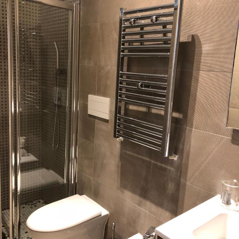 Elena Rooms - Single Room with Private Bathroom - 1