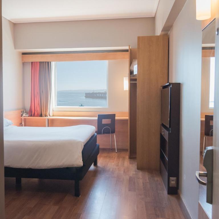 ibis Valparaiso - Habitación con cama grande y vistas al mar - 11