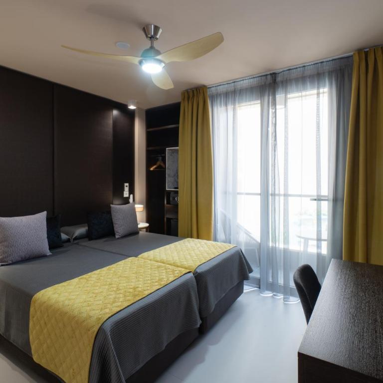 Hotel Perla del Sur - Habitación Doble con balcón - 1 o 2 camas - 6