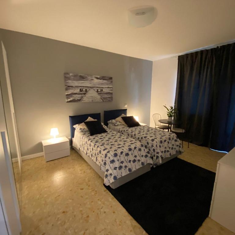 YTHA HOUSSE ROMA CENTRO - Double or Twin Room with Balcony - 1