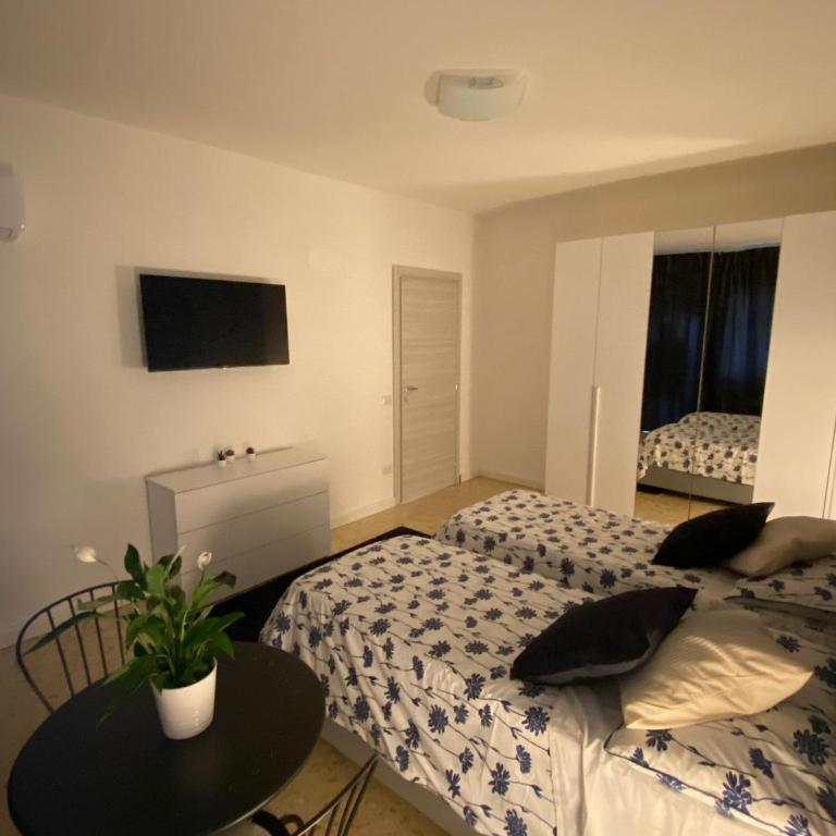 YTHA HOUSSE ROMA CENTRO - Double or Twin Room with Balcony - 6