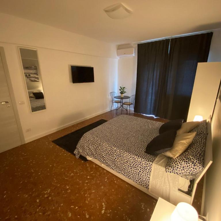YTHA HOUSSE ROMA CENTRO - Deluxe Double Room with Extra Bed - 5