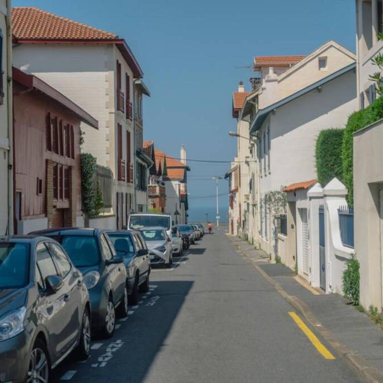 Appartement lumineux Côte des Basques - Apartment mit 2 Schlafzimmern - 20