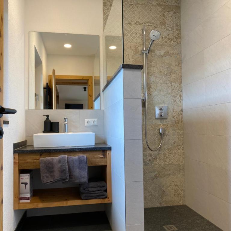 Wood Apartments by Trendlbrugger - Apartment mit 1 Schlafzimmer und Dusche - 9