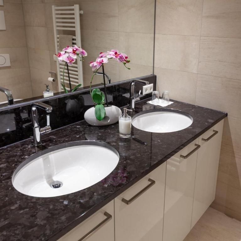 Hensler Ferienwohnungen - Apartment mit 2 Schlafzimmern und Dusche - 5