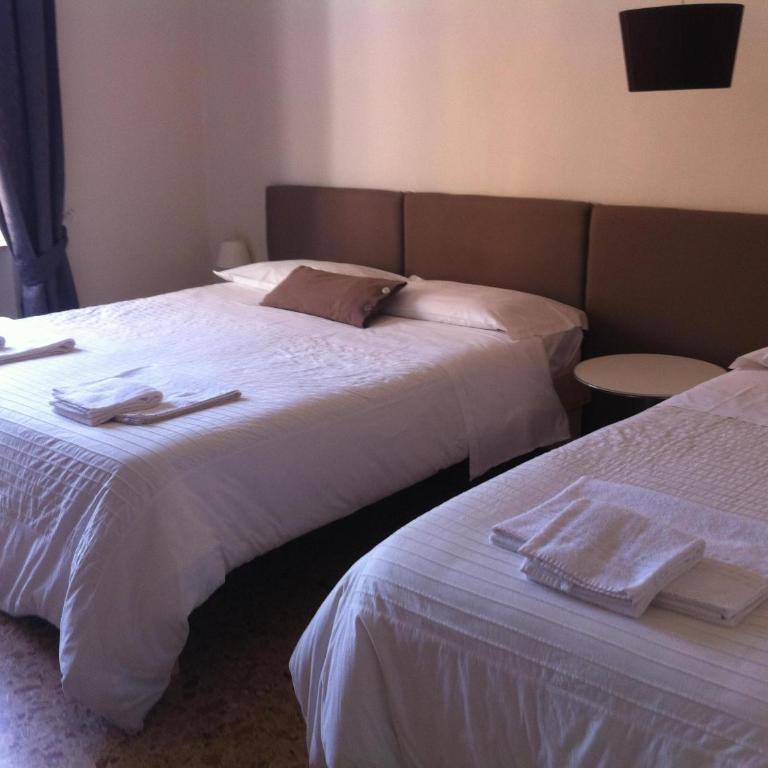 Residenza Navona Verona - Camera Quadrupla Economy - 1