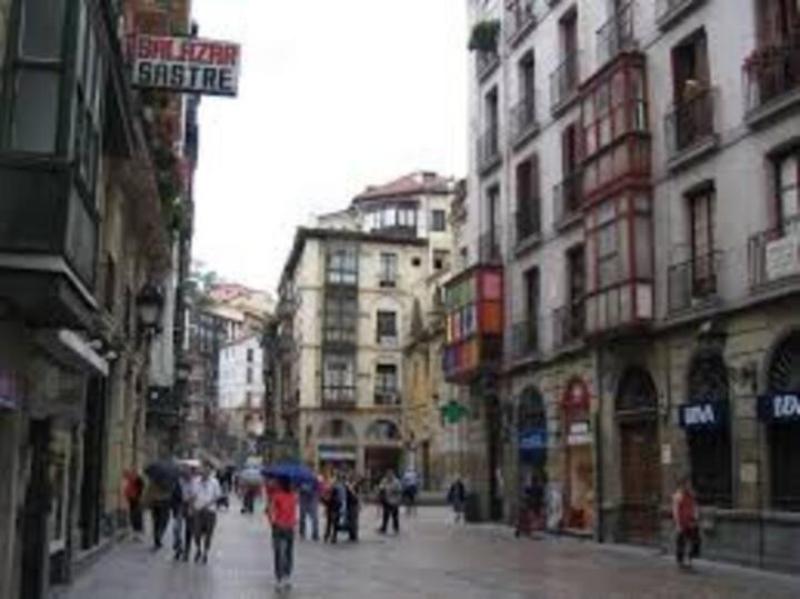 Apart con posibilidad parking con 3 dormitorios y 2 baños para 5 personas - Three-Bedroom Apartment - 30