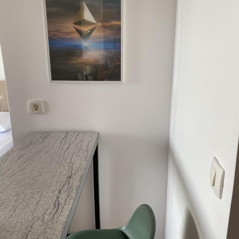 Bitcoin and Ethereum Deluxe Apartments - Studio Apartment - 22