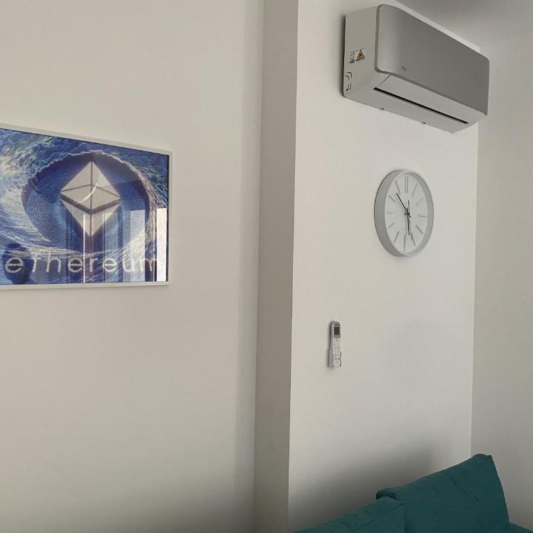 Bitcoin and Ethereum Deluxe Apartments - Studio Apartment - 23