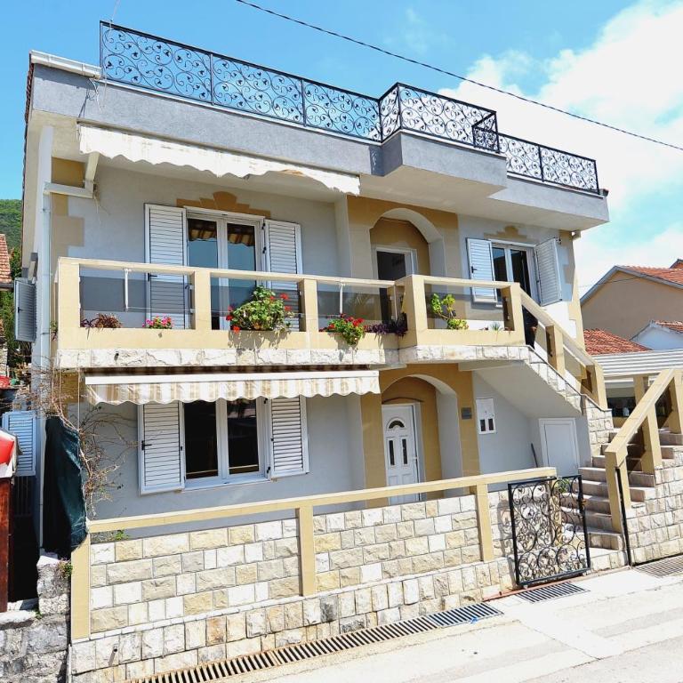 Apartment SM - One-Bedroom Apartment with Balcony and Sea View - 1