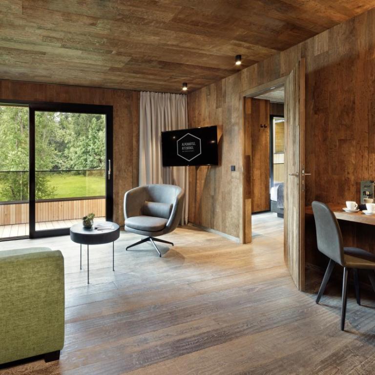 Alpenhotel Kitzbühel am Schwarzsee - 4 Sterne Superior - Deluxe Suite Steghaus - 4