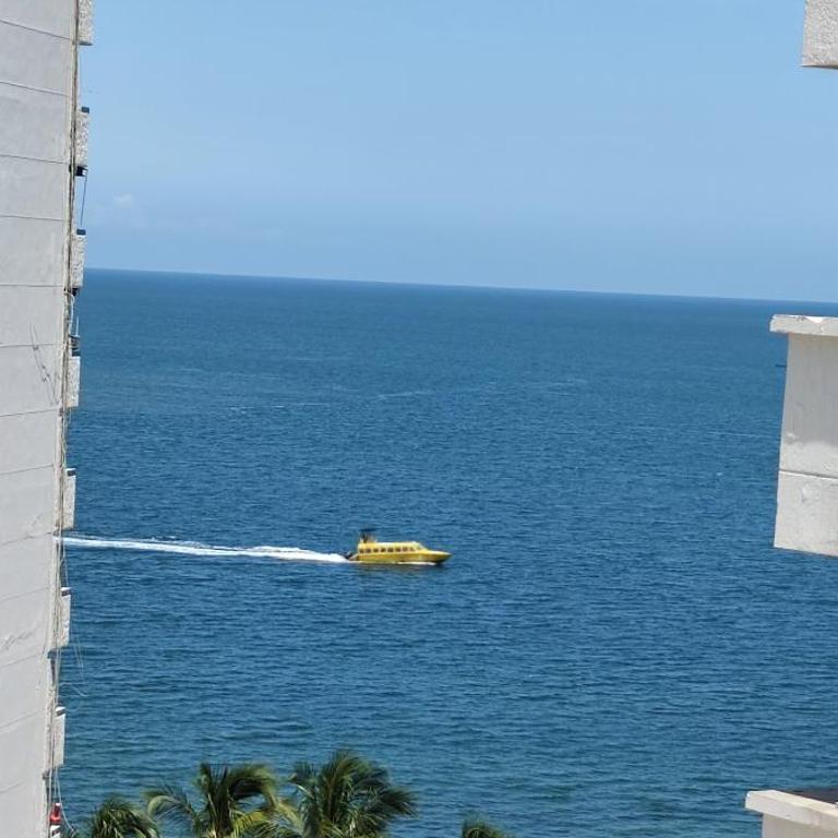 Espectacular, amplio y hermoso apartamento en condominio al frente de la playa El Rodadero - Apartamento de 2 dormitorios - 1
