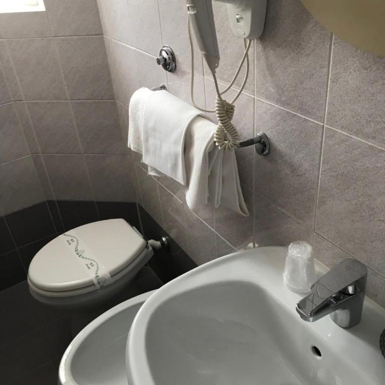 Hotel Amico Fritz - Camera Matrimoniale con Bagno Privato - 4